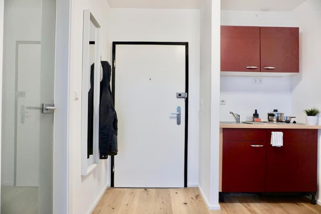 Neu Modernes Apartment In Top Lage, Free Parking Max 1,65M Hoehe Und 1,8M Breite Karlsruhe Exteriör bild