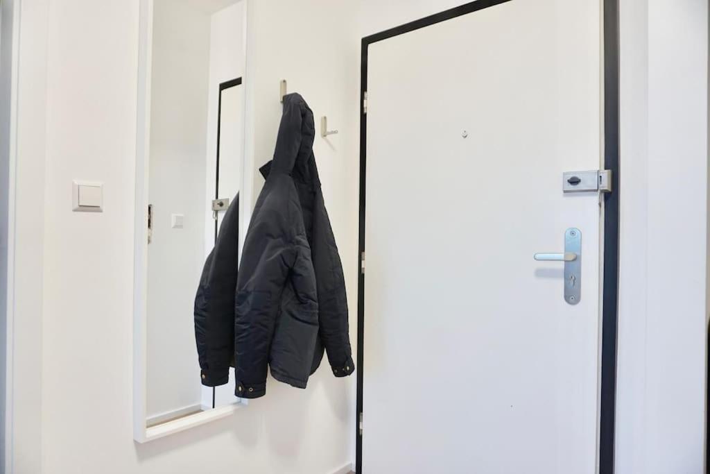 Neu Modernes Apartment In Top Lage, Free Parking Max 1,65M Hoehe Und 1,8M Breite Karlsruhe Exteriör bild