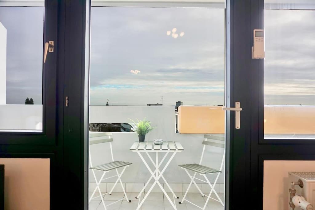 Neu Modernes Apartment In Top Lage, Free Parking Max 1,65M Hoehe Und 1,8M Breite Karlsruhe Exteriör bild
