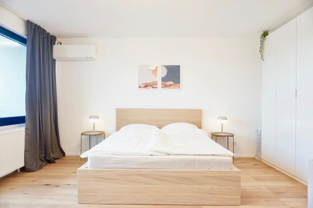 Neu Modernes Apartment In Top Lage, Free Parking Max 1,65M Hoehe Und 1,8M Breite Karlsruhe Exteriör bild