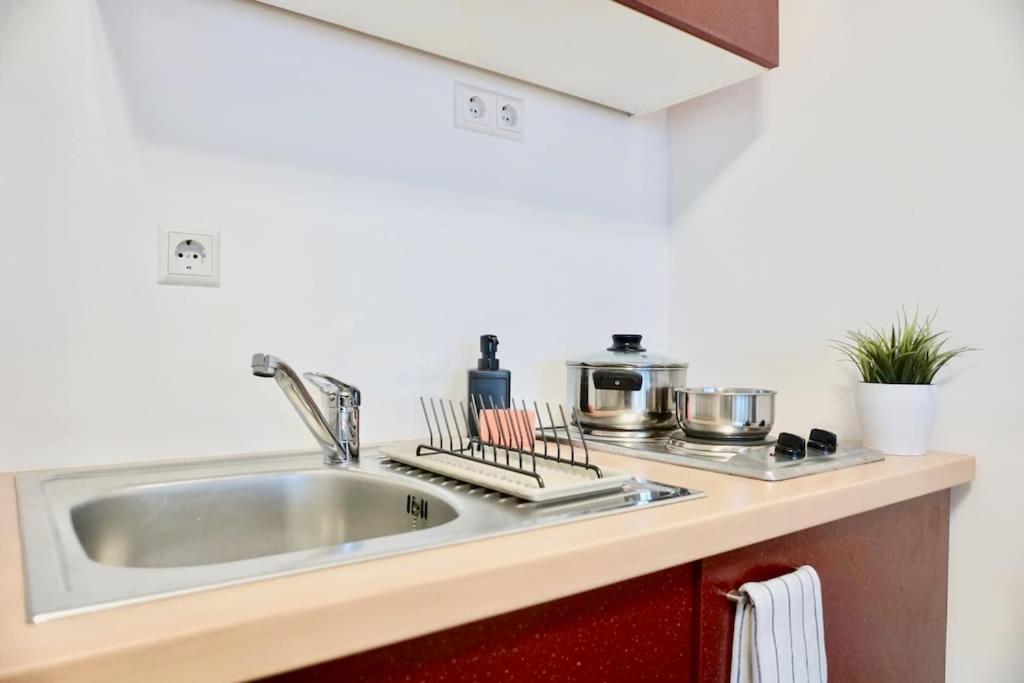 Neu Modernes Apartment In Top Lage, Free Parking Max 1,65M Hoehe Und 1,8M Breite Karlsruhe Exteriör bild